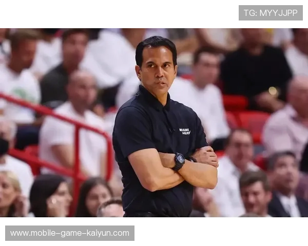 热火内部传出奇怪消息:主教练怒摔战术板