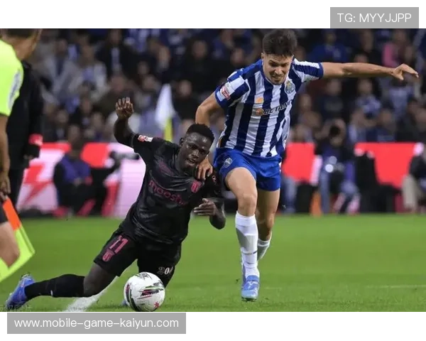 波尔图前场二过一配合撕开对手防线