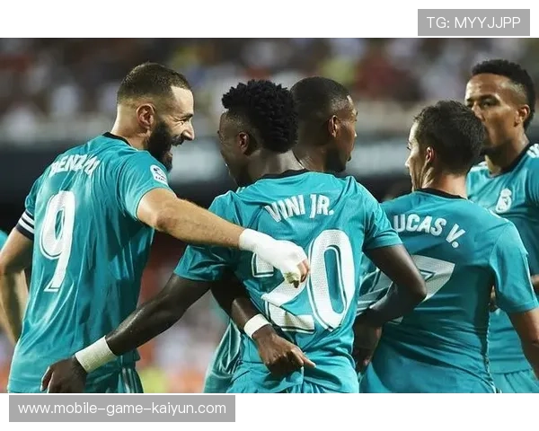 维尼修斯弧顶爆射皇马夺得三分